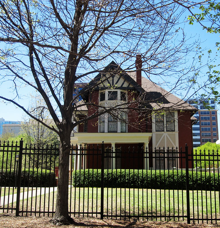 Dom Margaret Mitchell's (1899), 990 Peachtree Street, Atlanta, Georgia