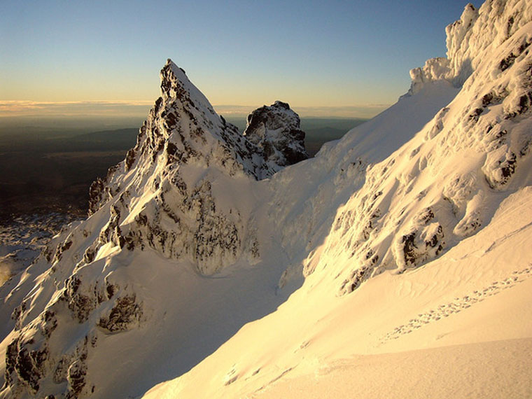 Szczyt Pinnacles, Mt. Ruapehu o zachodzie słońca