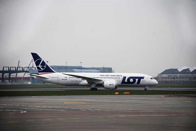 Boeing 787 Dreamliner na Lotnisku w Warszawie