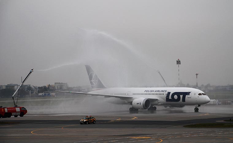 Boeing 787 Dreamliner na Lotnisku w Warszawie