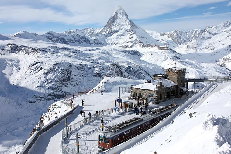 Zermatt, w tle majestatyczny Matterhorn, szczyt będący symbolem Szwajcarii